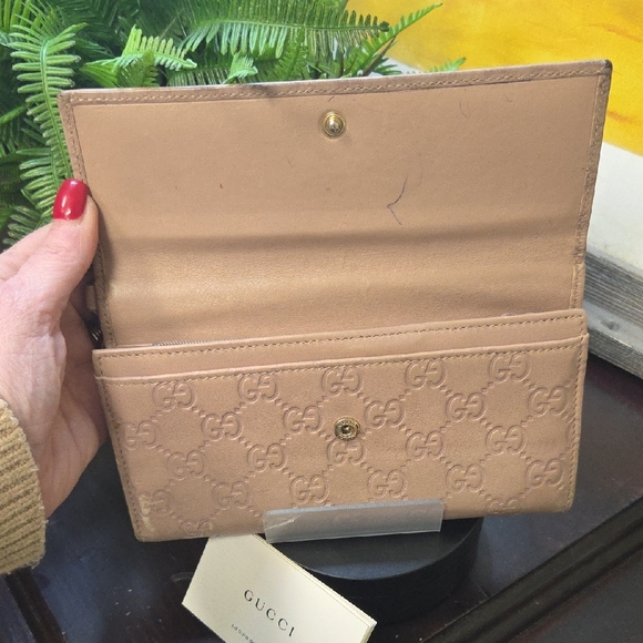 Gucci Light Pink Monogram Wallet with Gold Hardware - Picture 8 of 10